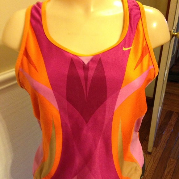 Nike Tops - NIKE Workout Top